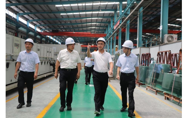 海南控股党委委员、副总经理江雄标到海控特玻调研访谈